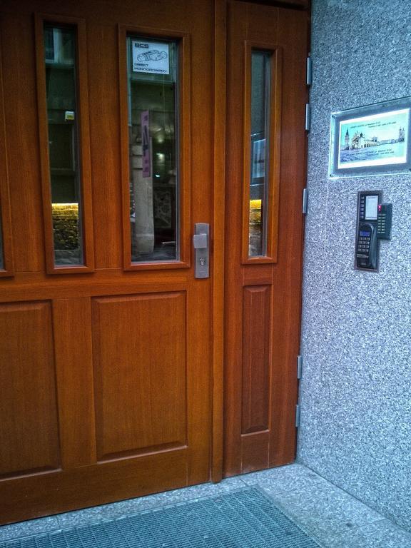 Honey Hostel Краків Екстер'єр фото