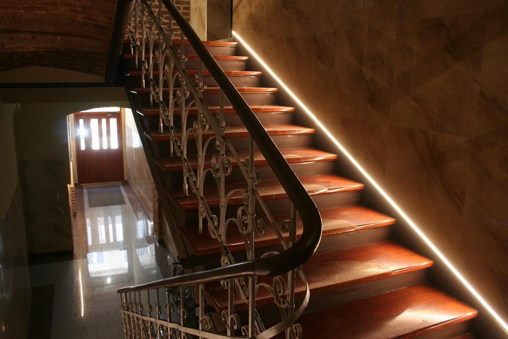 Honey Hostel Краків Екстер'єр фото