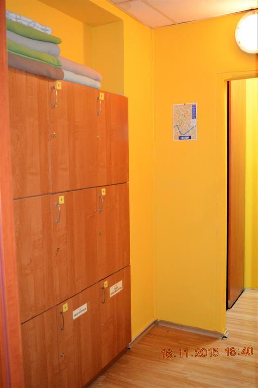 Honey Hostel Краків Екстер'єр фото