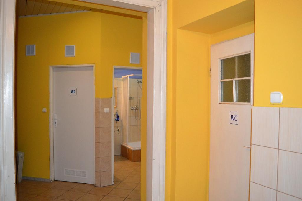 Honey Hostel Краків Екстер'єр фото