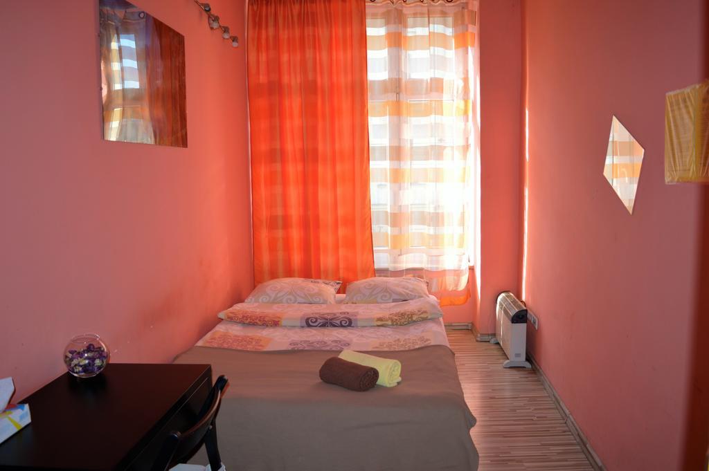 Honey Hostel Краків Екстер'єр фото