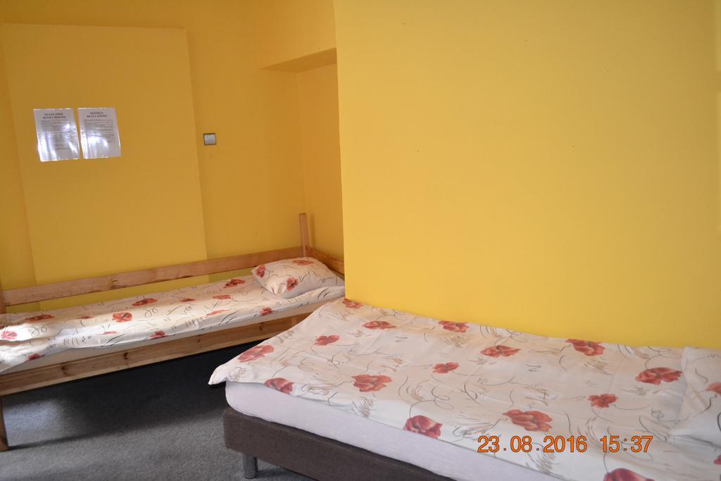 Honey Hostel Краків Екстер'єр фото