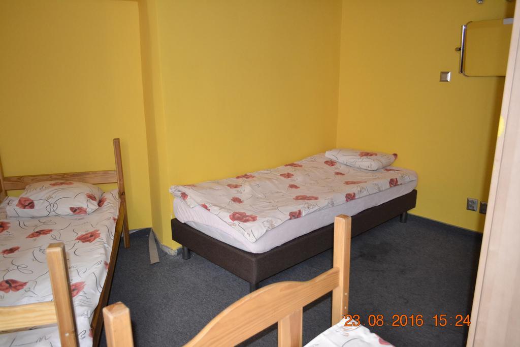 Honey Hostel Краків Екстер'єр фото